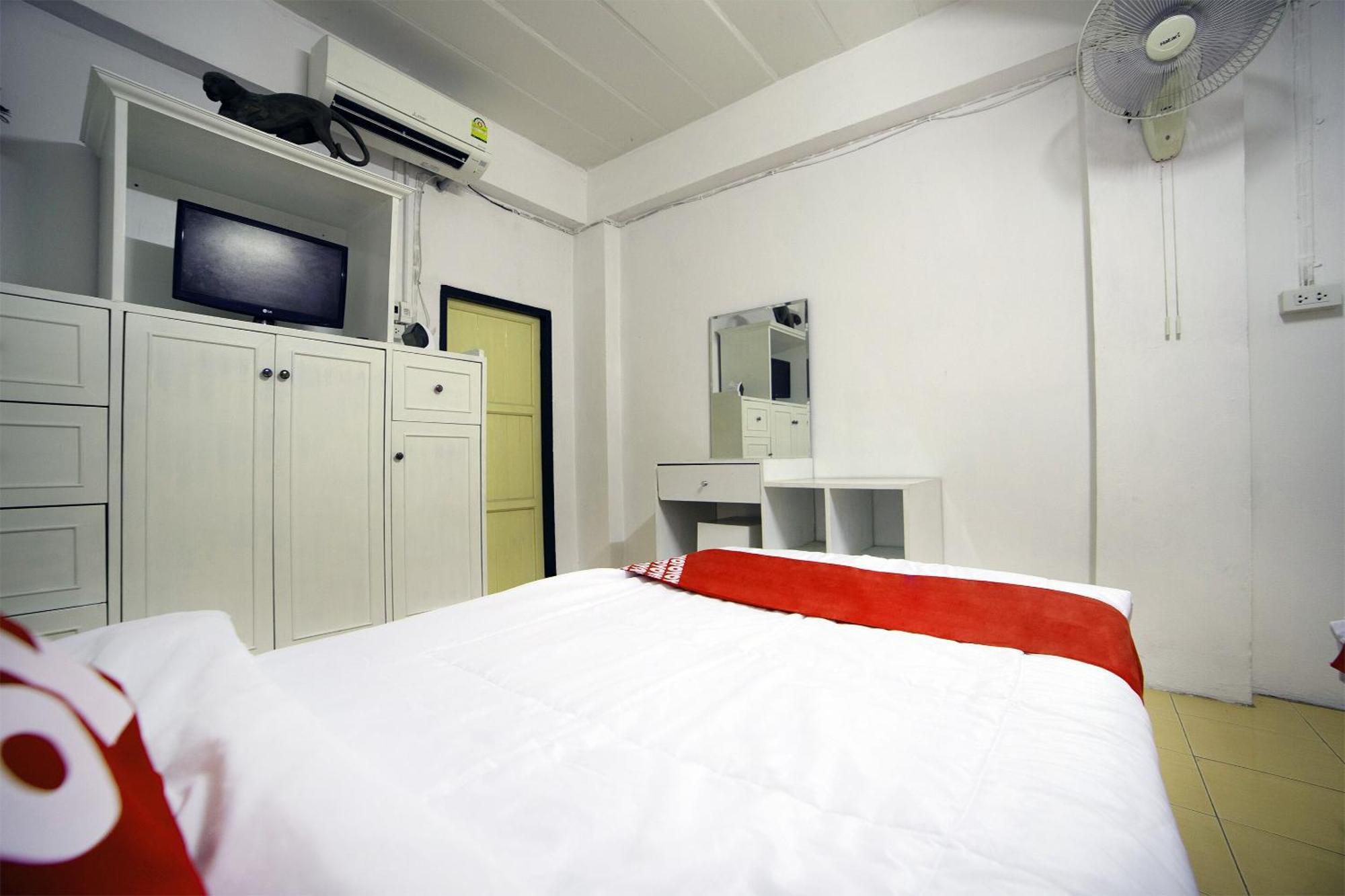 Oyo 560 Chang Hostel Suvarnabhumi Bangkok Extérieur photo